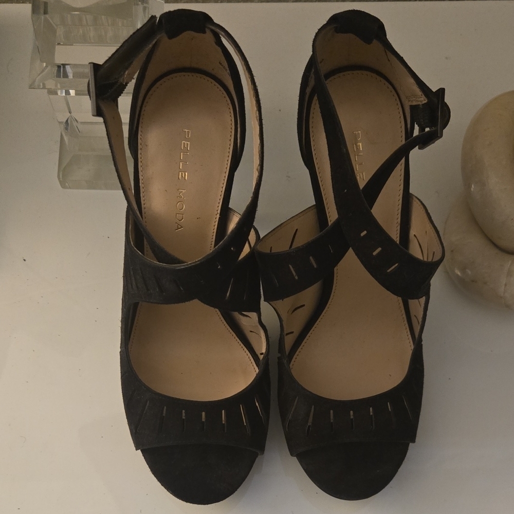 Pelle Moda Black Women's Sandals